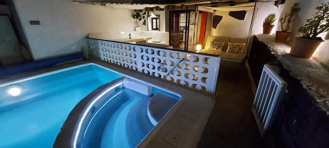 Aloelux Villa !! - Private Villa With Pool , Jacuzzi, Cinema, Massage ,Wonderful View, Art Desing Villa Tías Hébergement de vacances