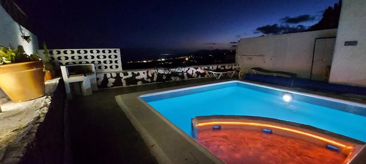 Aloelux Villa !! - Private Villa With Pool , Jacuzzi, Cinema, Massage ,Wonderful View, Art Desing Villa Tías Hébergement de vacances