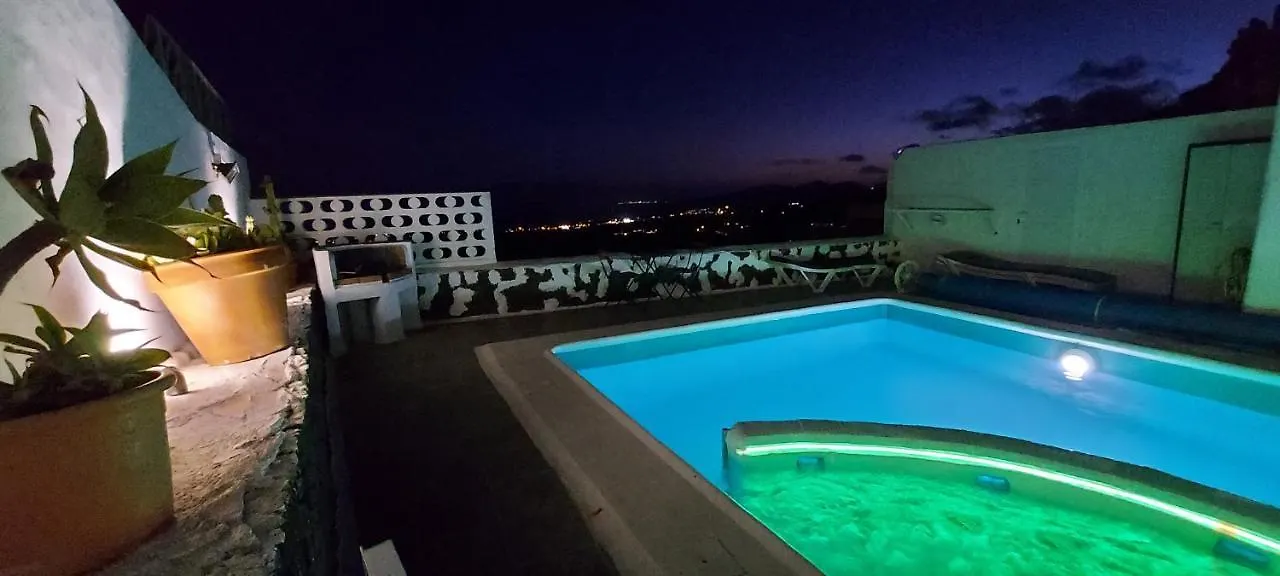 Aloelux Villa !! - Private Villa With Pool , Jacuzzi, Cinema, Massage ,Wonderful View, Art Desing Villa Tías Hébergement de vacances
